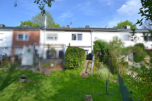 Ansprechendes, zzt. vermietetes Mittelhaus mit sonniger Terrasse in Kiel-Pries