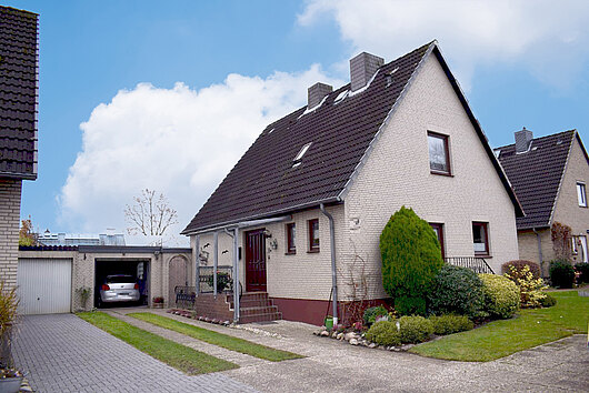 Einfamilienhaus mit Garage auf herrlichem
Grundstück in Altenholz