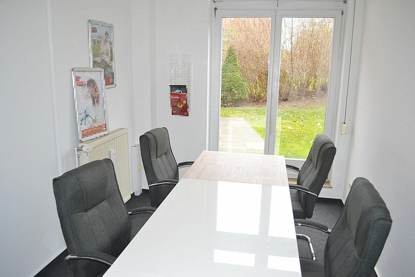 Geräumige Büro-/Gewerbeeinheit in markanter, ruhiger Ecklage von Kiel-Ellerbek