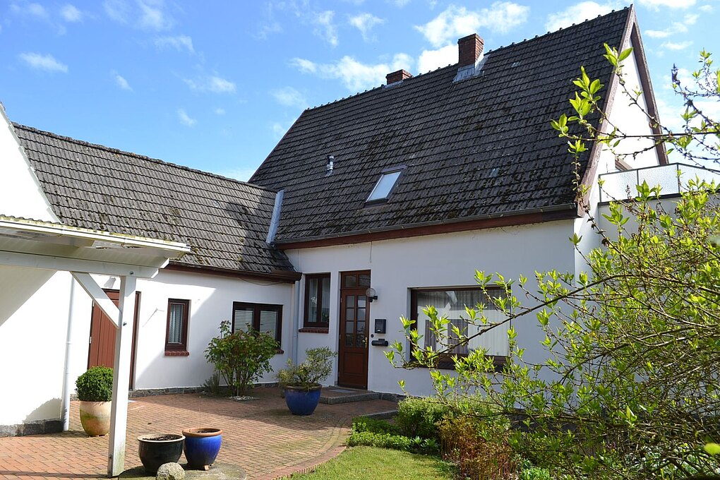 Wohnidylle vor den Toren Laboes - Einfamilienhaus mit Charme und schönem Garten in 24235 Lutterbek
